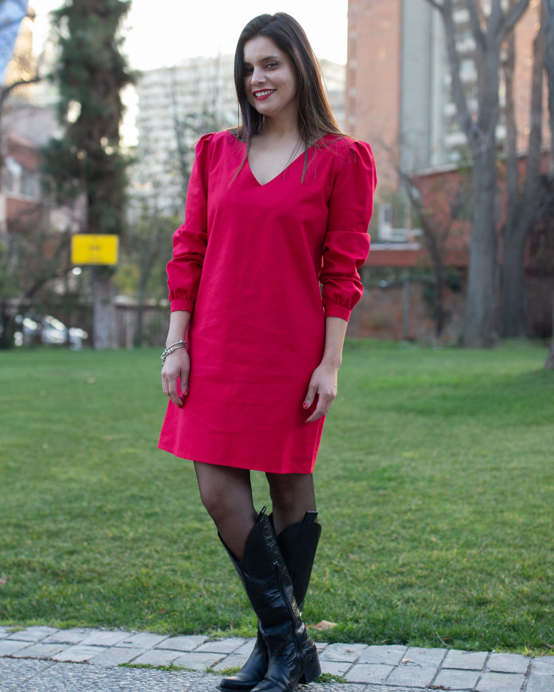 vestido de lino rojo escote v