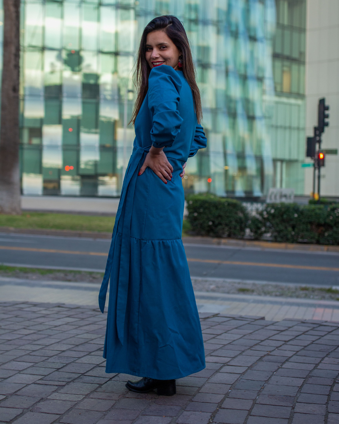 vestido cruzado azul petroleo